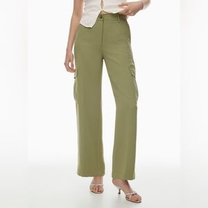NWT! Aritzia Wilfred Bridger Cargo Pants in Olive (Size 6)